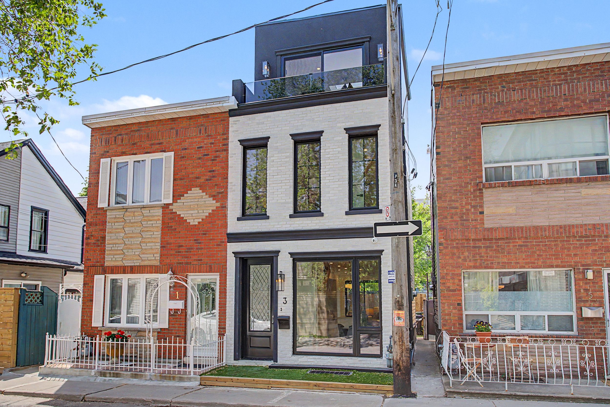 Trinity-Bellwoods listing backdrop